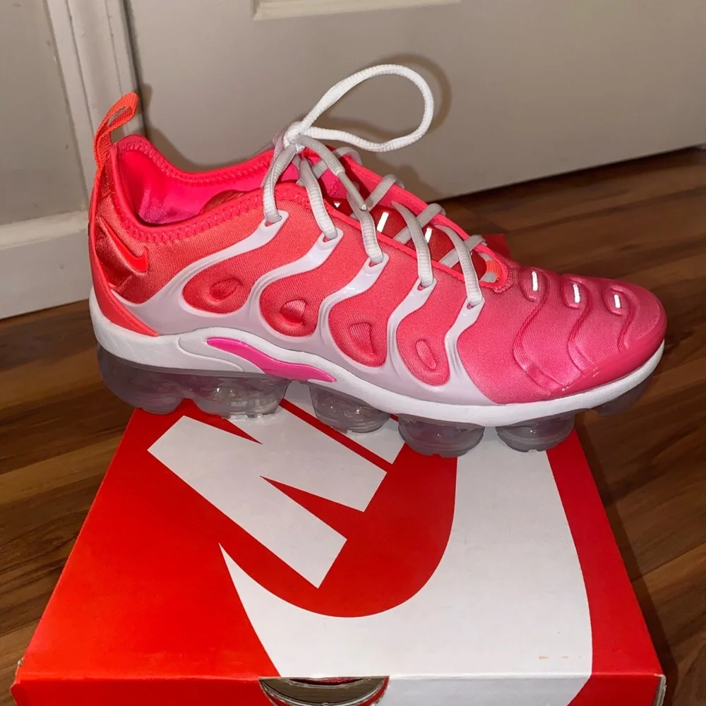 W AIR VAPORMAX PLUS - Picture 3 of 3